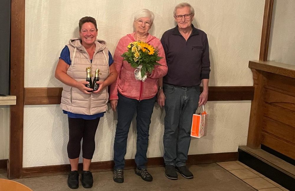 Nach 22 Jahren - Christel Klomfaß geht als DGH-Hausmeisterin in Ober-Breidenbach in den Ruhestand - Diana Raabe übernimmt