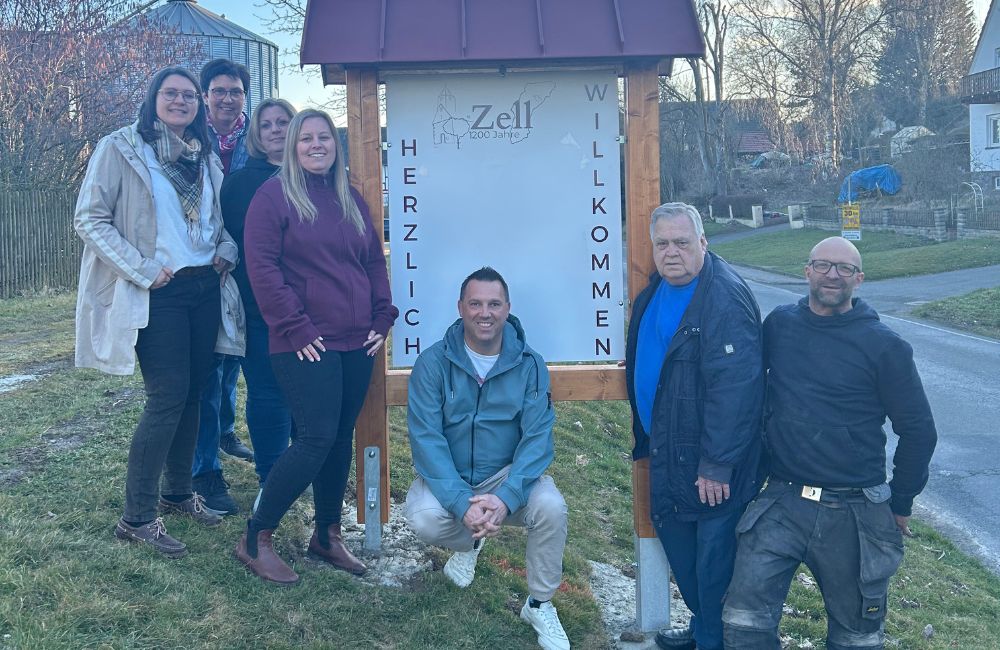 2025-03 - Neue Ortsschilder in Zell begrüßen Gäste um Jubiläumsjahr 2