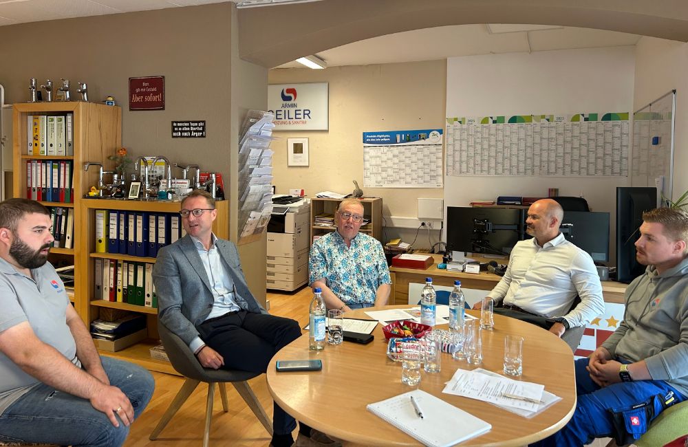 2025-05 - Landrat Dr. Jens Mischak besucht Sanitär- und Heizungsbau Armin Seiler in Romrod